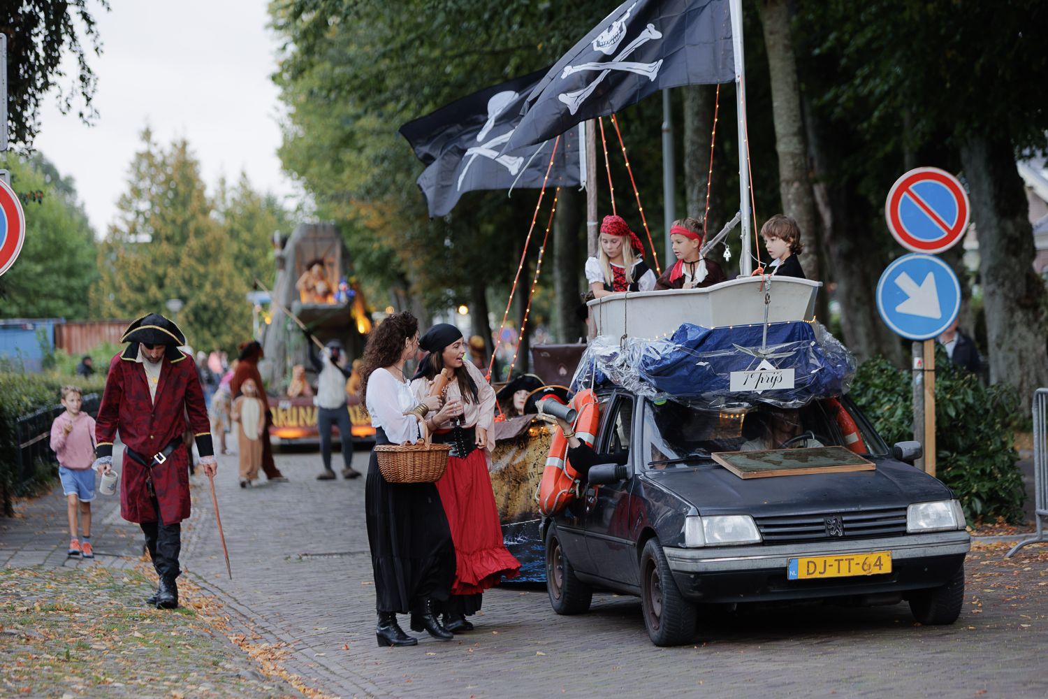 260828 optocht Langwar ZM 42 1500